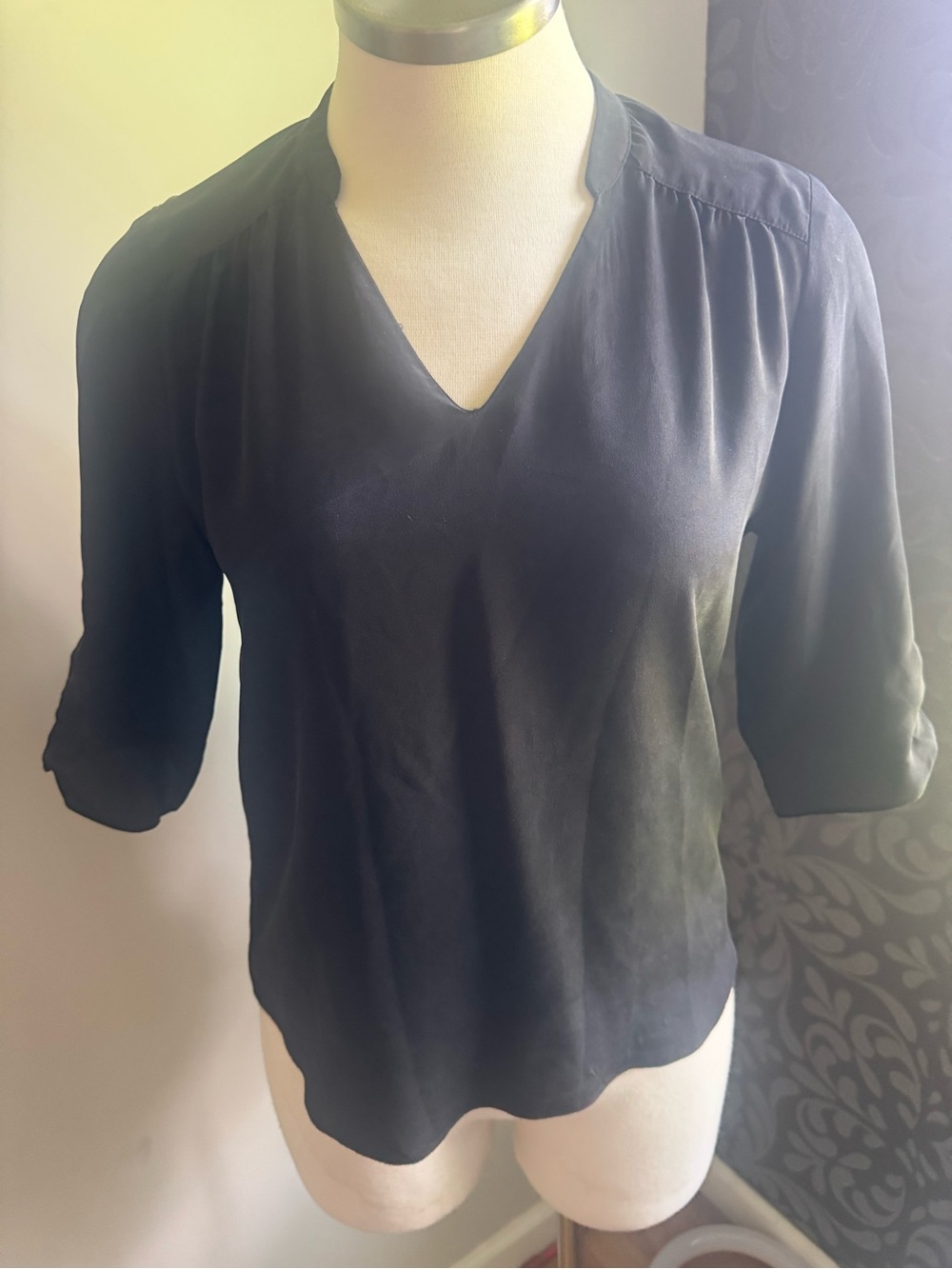 Amanda Uprichard black silk 3/4 top with gold accent on sleeves